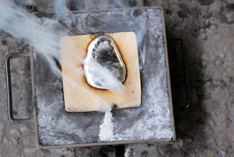 Wood Casting, projekt: Hilla Shamia stoły, stoliki, design