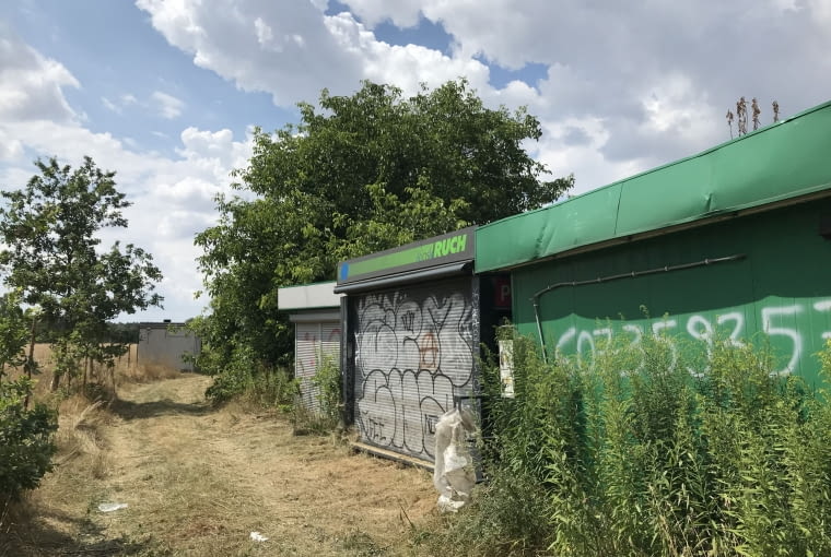 Cmentarzysko Kiosków RUCHU pod Łodzią.