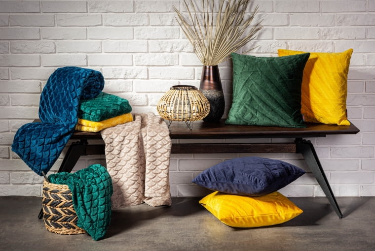 Kolorowe tekstylia - odświeżamy aranżację