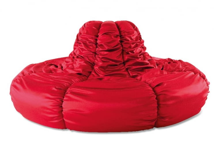 Sofa Chantilly z drapowaną satynową tapicerką, Edra (2007) Sofa Chantilly z drapowaną satynową tapicerką, Edra (2007)