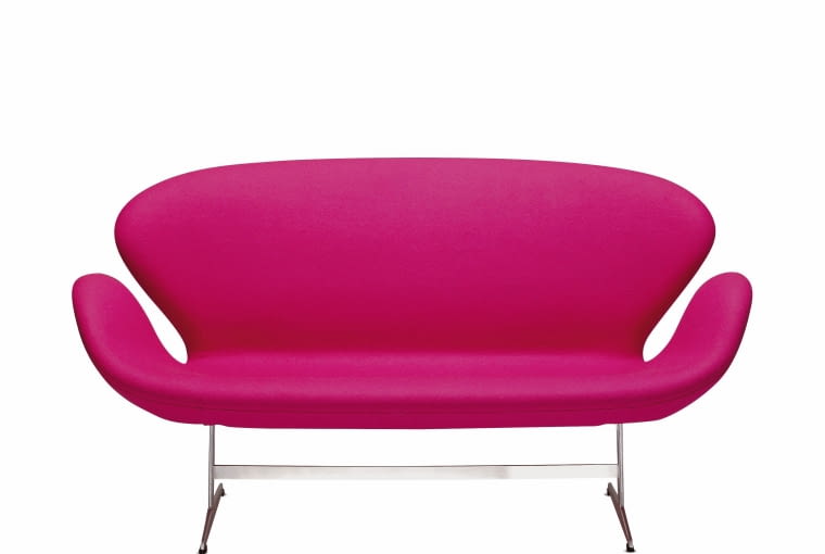 Swan Zaprojektowana przez legendę designu Arne Jacobsena. Wypełnienie z pianki poliuretanowej zapewnia wysoki komfort siedzenia. Dostępna w szerokiej gamie tkanin i skór. 24 809 zł, Fritz Hansen/Nap Swan Zaprojektowana przez legendę designu Arne Jacobsena. Wypełnienie z pianki poliuretanowej zapewnia wysoki komfort siedzenia. Dostępna w szerokiej gamie tkanin i skór. 24 809 zł, Fritz Hansen/Nap