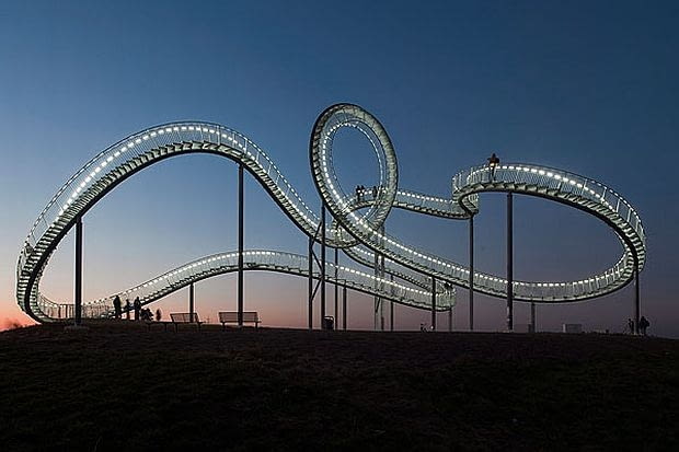 Instalacja proj. H. Mutter i U. Gentha mutter, genth, rollercoaster, niemcy, duisburg