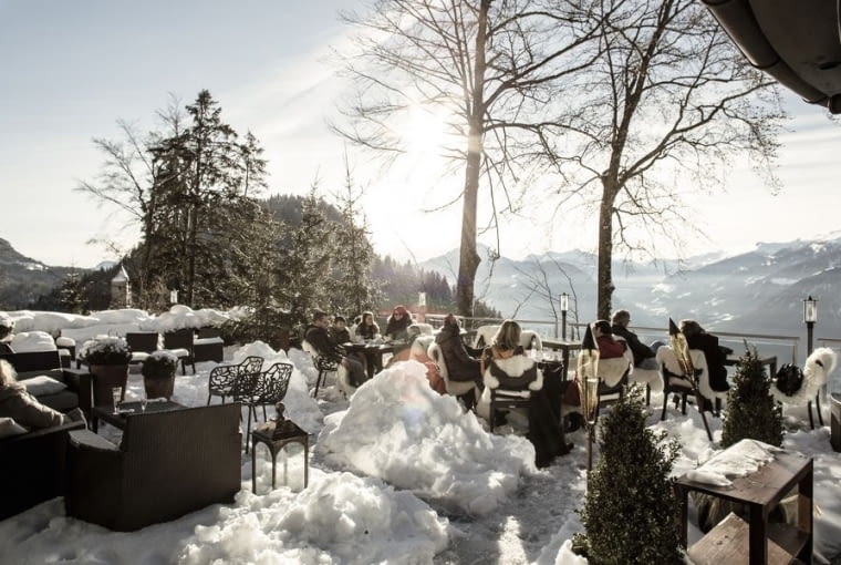 Widok na piękną panoramę gór. hotel, narty, Tyrol