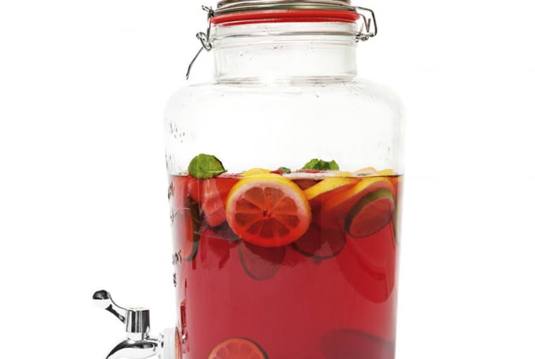 TIGER: szklany słój (6 l) z kranikiem, pokrywką z uszczelką i z zatrzaskowym zamknięciem. Idealny na lemoniadę! Cena: 50 zł. TIGER, gadżety, akcesoria, zakupy, nowości, zabawne, lato, truskawki