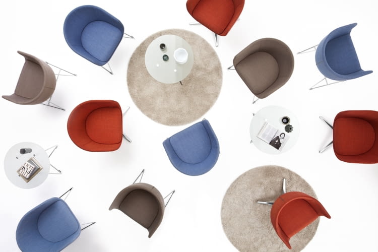 Fotele Nu. Meble Paula Brooksa dla polskiej marki w nowej odsłonie