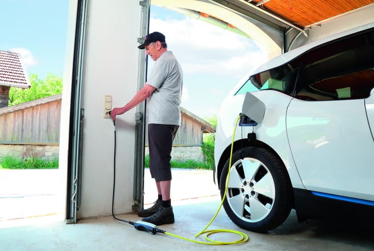 Mając własną przydomową instalację fotowoltaiczną, z powodzeniem można ją wykorzystać do ładowania samochodu elektrycznego Mając własną przydomową instalację fotowoltaiczną, z powodzeniem można ją wykorzystać do ładowania samochodu elektrycznego