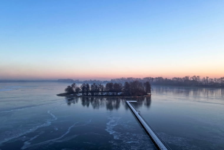 Pomost widokowy na Jeziorze Słupeckim. Proj. Paweł Grobelny Pomost widokowy na Jeziorze Słupeckim. Proj. Paweł Grobelny