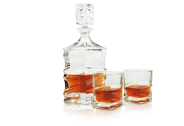DUKA: kryształowa karafka do serwowania whisky. Cena: 299 zł. duka, karafka