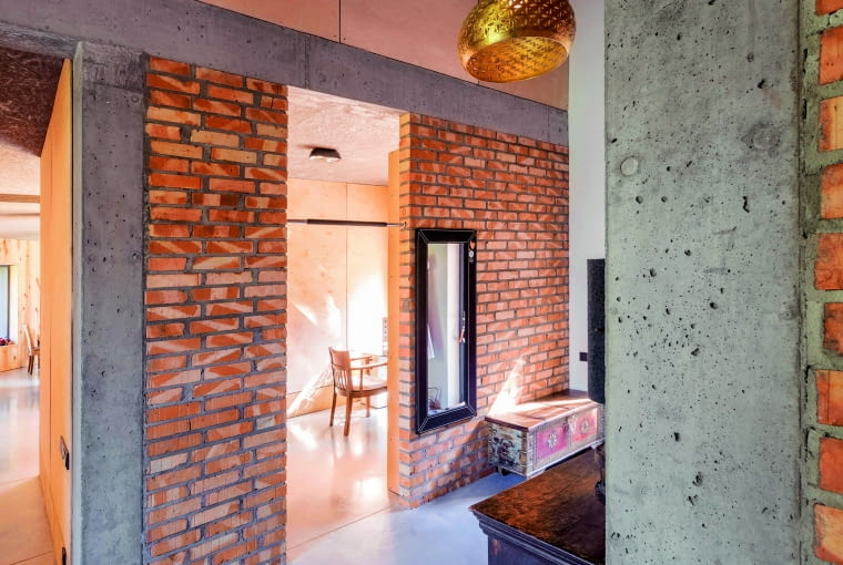 Nieregularna bryła z niesymetrycznym dachem na Mazowszu Domy o wyjątkowej architekturze