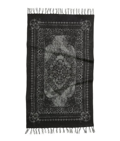 H&M Home: Chodnik z bawełnianej tkaniny we wzorzyste nadruki (80x140 cm). Cena: 79,90 zł. H&M Home, nowości, dodatki, akcesoria, tekstylia