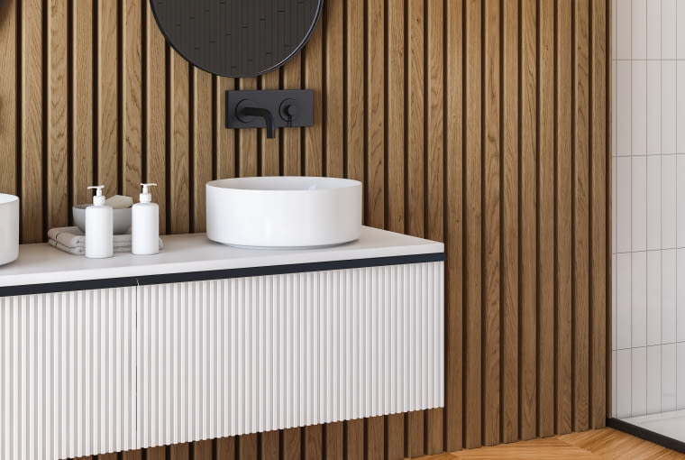 Biel i drewno w łazience biała łazienka z drewnem