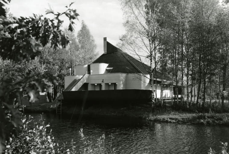 Sauna w kołchozie Linda nad jeziorem Boose, Võrumaa (Estonia, dawny ZSRR), proj. Toomas Rein, 1983 Sauna w kołchozie Linda nad jeziorem Boose, Võrumaa (Estonia, dawny ZSRR), proj. Toomas Rein, 1983