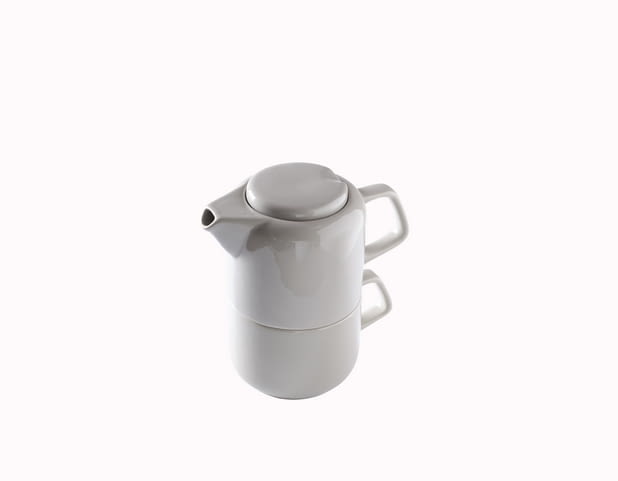 DUKA: dzbanek z filiżanką (500 ml) w kolorze szarym. Przeceniony z 69,90 zł na 48,90 zł. duka