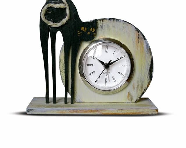 <B>Czy tak nielubiany sygnał porannej pobudki osłodzi nam uroda budzika? Mało prawdopodobne, ale może...</B> <BR >BUDZIK. Pomysłowa Manufaktura, Klusio, drewno ręcznie malowane, 45 zł