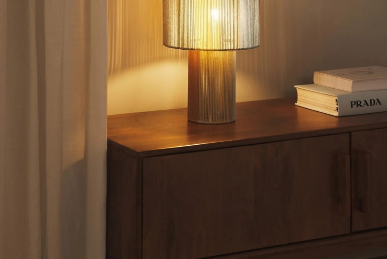 Lampa stołowa z włókna lnianego Lace, wys. 38 cm, 539,90 zł. Lampa stołowa z włókna lnianego Lace, wys. 38 cm, 539,90 zł.