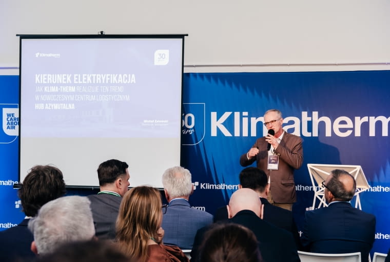 Michał Zalewski, Dyrektor ds. Technicznych, omówił rozwiązania z zakresu ogrzewania, wentylacji i klimatyzacji (HVAC), pompy ciepła oraz technologie wspierające transformację energetyczną zastosowane w nowym obiekcie