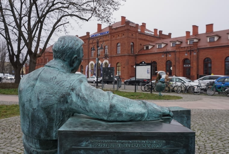 Dworzec kolejowy w Skierniewicach - obecnie Dworzec kolejowy w Skierniewicach - obecnie