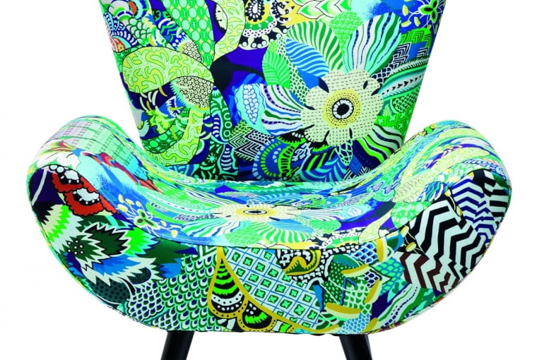 Modnie ubrane Wystarczy nowa tkanina, a fotel, krzesło czy kanapa, które dawno już się opatrzyły, będą jak nowe. Najszybciej i najprościej uszyjesz siedzisko lub pokrowiec na krzesło. Zwróć także uwagę, że wiele firm ma gotowe wymienne pokrowce na produkowane przez siebie sofy.