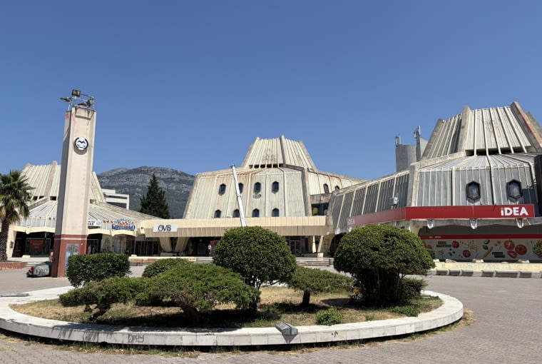 Dom handlowy Izbor w Barze (Czarnogóra)