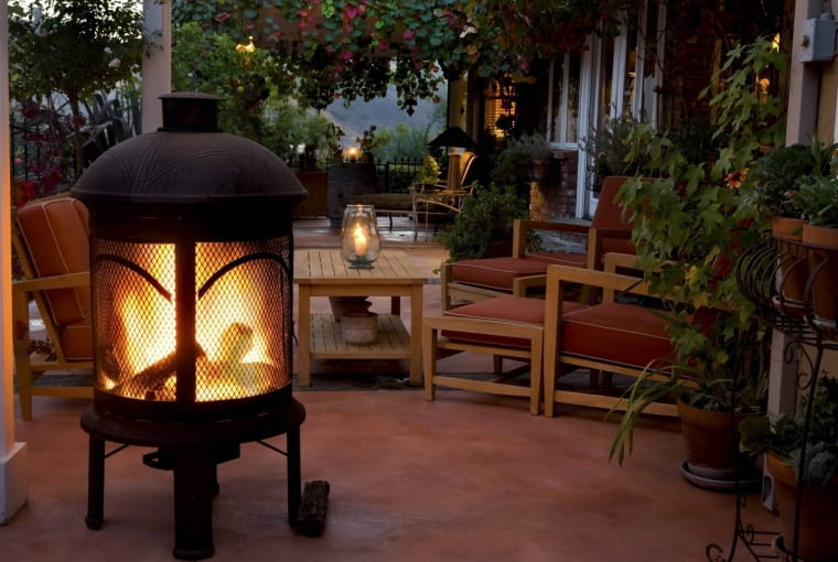 Stylowe palenisko stylizowane na piec typu koza.