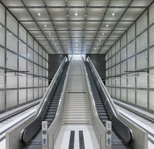 Podziemna stacja kolejowa w Lipsku zaprojektowana przez Maxa Dudlera Podziemna stacja kolejowa w Lipsku zaprojektowana przez Maxa Dudlera