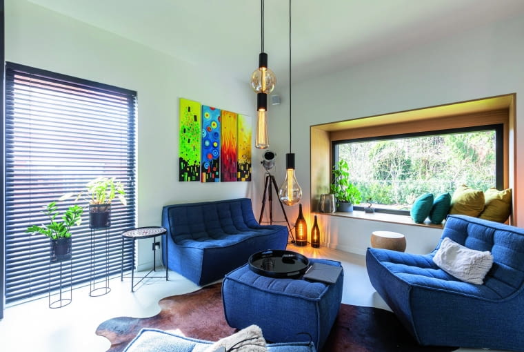 Smukłe profile oraz możliwość konstruowania dużych przeszklenia to atuty nowoczesnej stolarki