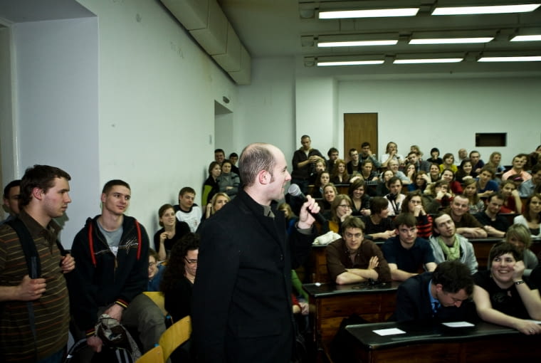 Po wykładzie przyszła kolej na pytania. Jak zwykle do ich zadawania nie brakowało chętnych. Polska Bryła, Tomasz Konior, Konior Studio, architekt, wykład