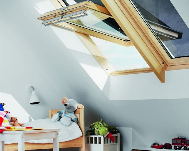 Markizy zewnętrzne są równie skuteczne przy oknach zamkniętych, jak i otwartych