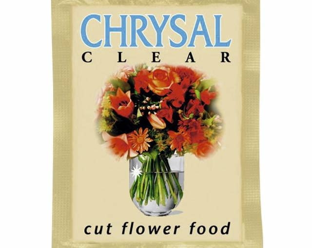 Odżywki dla kwiatów ciętych mają różne opakowania. Saszetki wystarczają zwykle na jeden bukiet, a mała butelka koncentratu (250 ml) - na kilkanaście