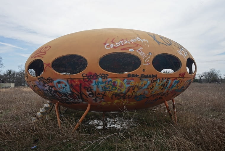 Futuro House w Royse City (USA). Futuro House w Royse City (USA).