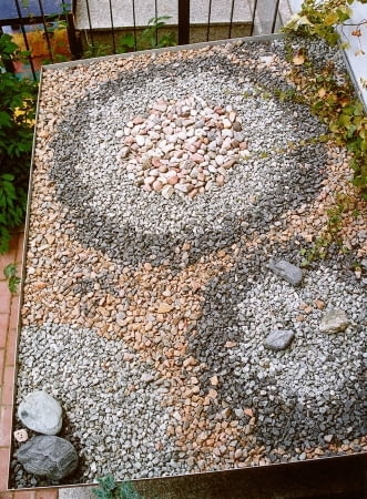 Prosty rysunek z drobnych kamyków. Prosty rysunek z drobnych kamyków.