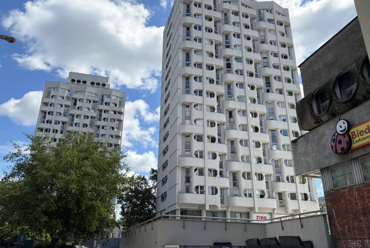Sedesowce we Wrocławiu, czyli zespół mieszkano-usługowy przy placu Grunwaldzkim we Wrocławiu, proj. Jadwiga Grabowska-Hawrylak, lata 60. XX wieku