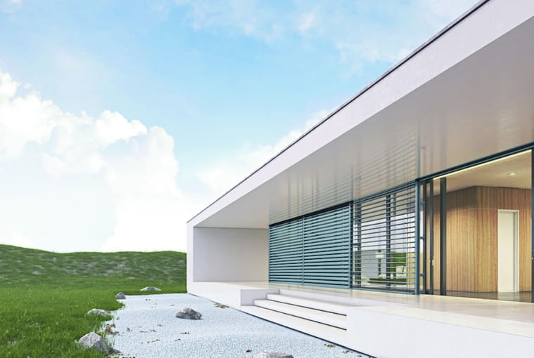 Żaluzje fasadowe to stylowa ochrona okien i domu, zaprojektowana z myślą o osłonie głównie dużych przeszkleń. Możliwość zmiany w szerokim zakresie kąta nachylenia lamel sprawia, że żaluzje zewnętrzne płynnie regulują dopływ światła słonecznego i ciepła do pomieszczeń