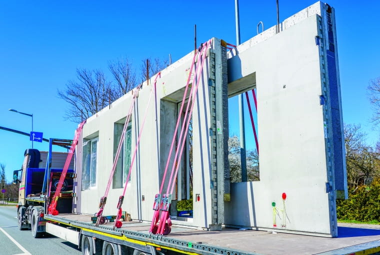 W zależności od rodzaju elementów prefabrykowanych mogą mieć one różne wymiary i wagę,  dlatego istotne jest dopasowanie środka transportu do konkretnych parametrów ładunku W zależności od rodzaju elementów prefabrykowanych mogą mieć one różne wymiary i wagę,  dlatego istotne jest dopasowanie środka transportu do konkretnych parametrów ładunku