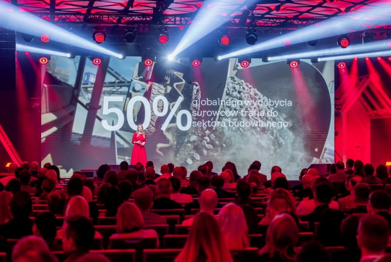 Aleksandra Stępniak, Public Affairs Manager VELUX Polska podczas wystąpienia "Budownictwo w dobie zmian"