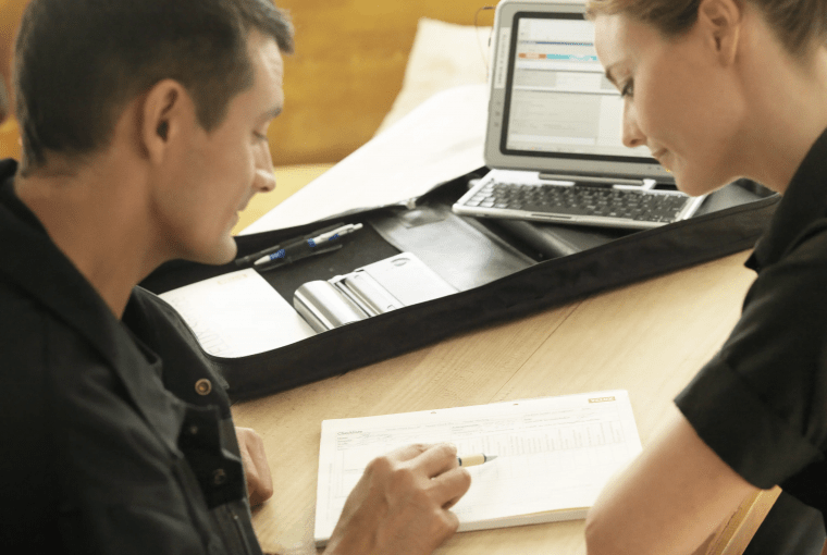 Program WYmieniaMY realizowany przez  VELUX Polska. Program ten kompleksowo wspiera właścicieli domów w procesie wymiany okien dachowych.