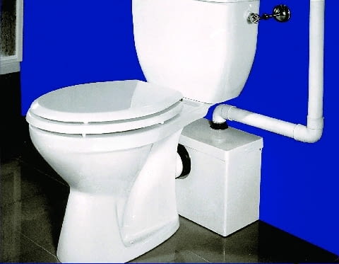 Przepompownie o mniejszej pojemności można zamontować za miską ustępową kanalizacja wewnętrzna