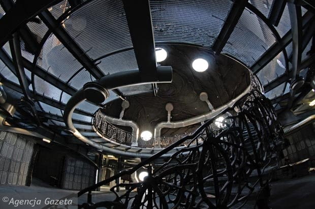 Półkoliste wnętrza z krętymi balustradami są jak żywcem wyjęte z filmów science fiction. 05.02.2010 ALWERNIA , STUDIO FILMOWE ALVERNIA STUDIOS , FOT. ADAM GOLEC / AGENCJA GAZETA
