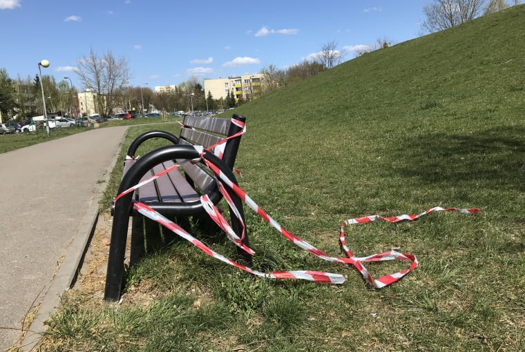 Taśmy - element architektury w dobie koronawirusa Taśmy - element architektury w dobie koronawirusa