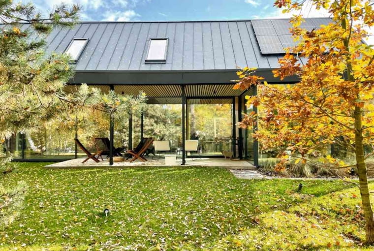 Budynek jesienią Budynek jesienią