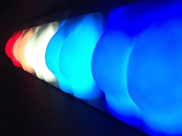 Lampa Slap - proj. Joseph Begley Joseph Begley, klaps, oryginalna lampa, lampa, lampa w kształcie pośladków