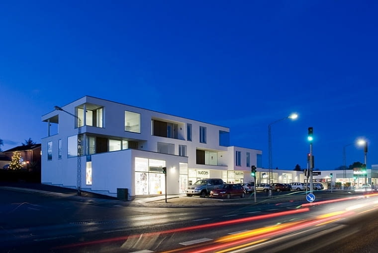 Centrum handlowe, które powstało u podnóża silosu, dziś pełni funkcję centrum miasteczka Logten. rewitalizacja, adaptacja, beton, dania, blok