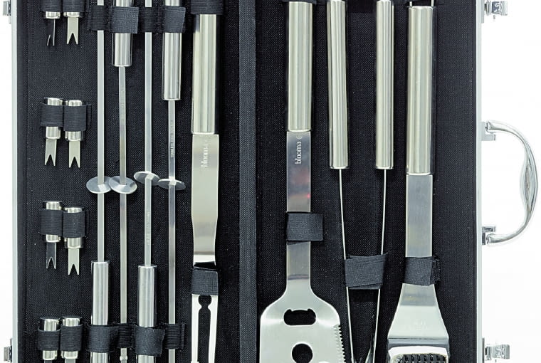 Zestaw do grillowania/Blooma/CASTORAMA Zawiera 16 elementów wykonanych ze stali nierdzewnej. Cena: 148 zł, www.castorama.pl