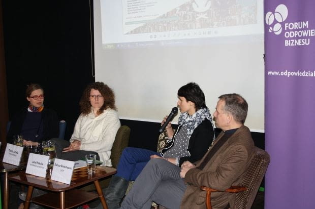 M. Wójcicka (Przetwory), D. Kabała (Knockoutdesign), J. Pańkow (Architektura od wnętrza) i Dariusz Śmiechowski (SARP) debata, resort