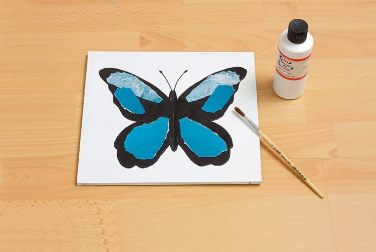 WNETRZA , DEKORACJE Z PAPIERU - ODNOWIENIE ZNISZCZONYCH MEBLI - KRZESEL , WYKONANIE KROK PO KROKU STYLIZACJA KINGA KOLARY - SKOMRO FOT. RADOSLAW WOJNAR PUBLIKACJA CZTERY KATY NR 12 (218) - 12 2009 SLOWA KLUCZOWE: WNETRZE DEKORACJA KONSERWACJA - RENOWACJA MEBEL