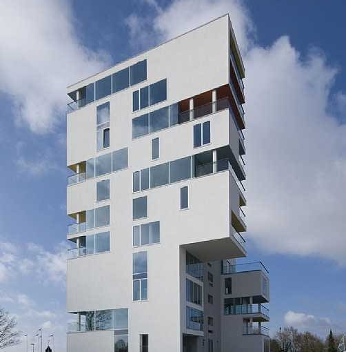 Silos zbożowy zamieniony w blok mieszkalny w duńskim miasteczku Logten. Projekt C. F. Moller Architects we współpracy z Christian Carlsen Arkitektfirma rewitalizacja, adaptacja, beton, dania, blok