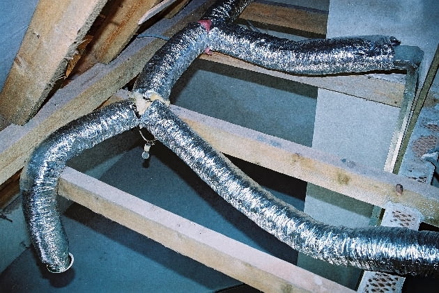 Elastyczne rury na niużtkowanym poddaszu Elastyczne rury na niużtkowanym poddaszu