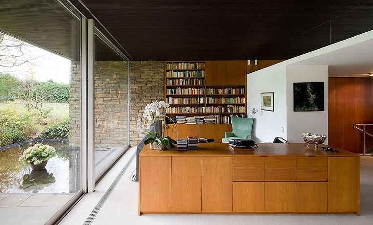 Pescher House, 1968 Ta willa powstała w Wuppertalu, mieście, w którym Neutra spędził ostatnie lata swego życia. Dziś to jednej z najlepiej zachowanych domów projektu słynnego modernisty w Europie. richard neutra, niemcy, modernizm, szwajcaria, wystawa, dom jednorodzinny