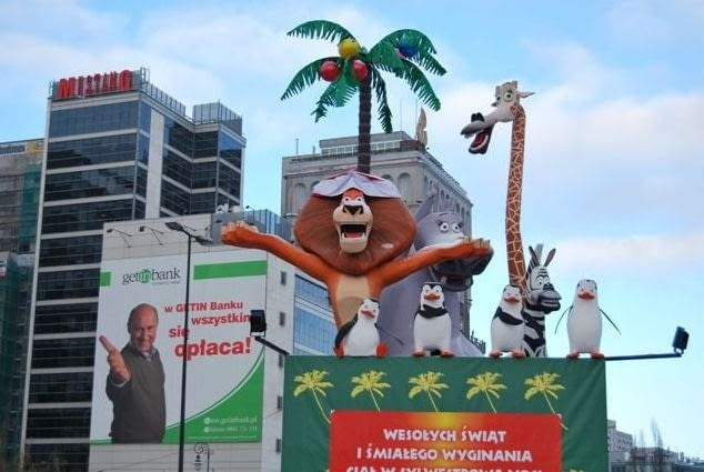 Morze płacht reklamowych zasłaniających przestrzeń miejską Morze płacht reklamowych zasłaniających przestrzeń miejską