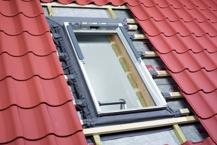 System ciepłego montażu okien dachowych to gwarancja najlepszego ich połączenia z poszczególnymi warstwami izolacji dachu System ciepłego montażu okien dachowych to gwarancja najlepszego ich połączenia z poszczególnymi warstwami izolacji dachu